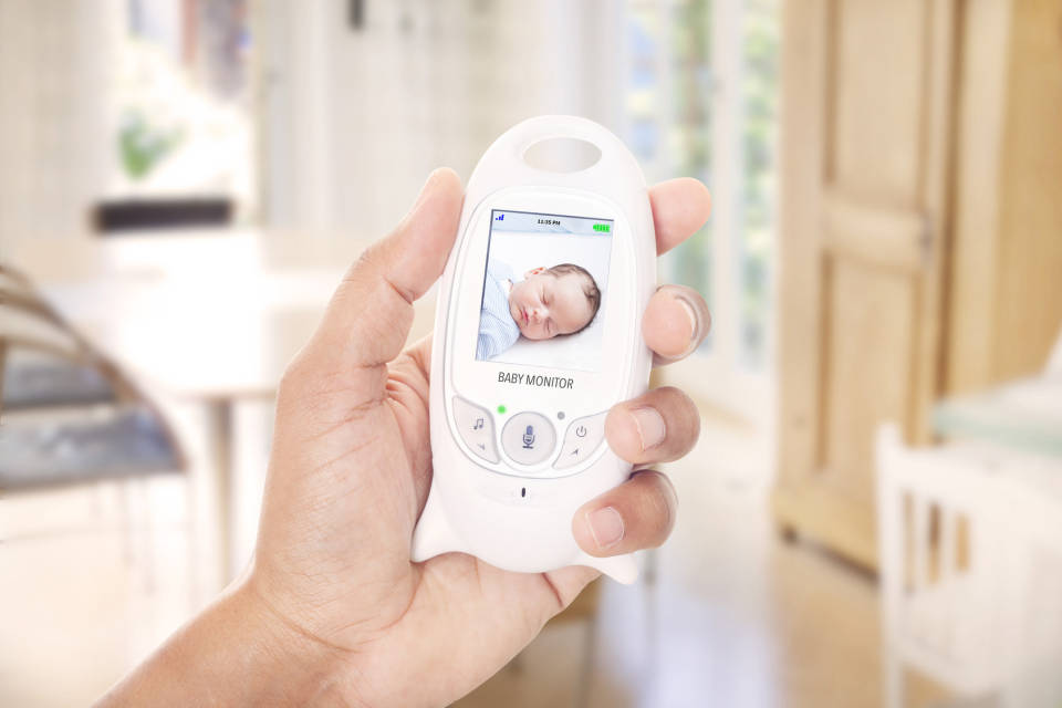 Babyphone et ondes : Comment limitez les risques potentiels d'un babyphone sur la santé de votre bébé ?