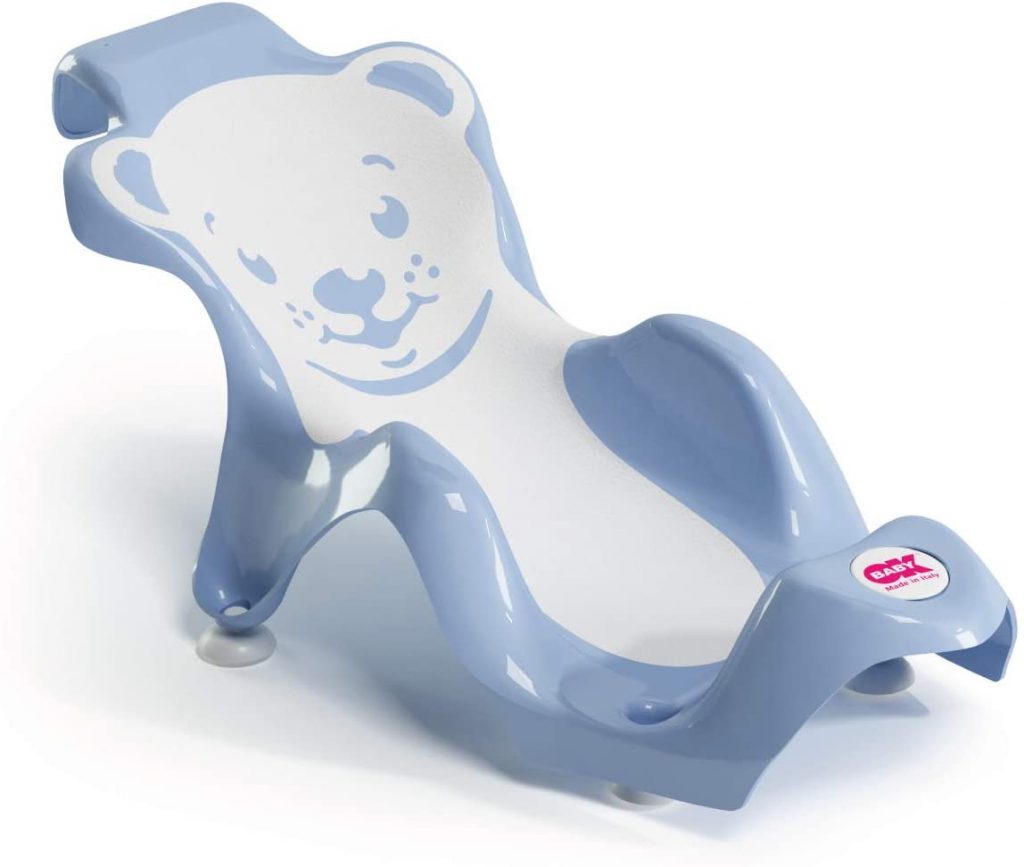 Le transat de bain OKBABY a une forme ergonomique.