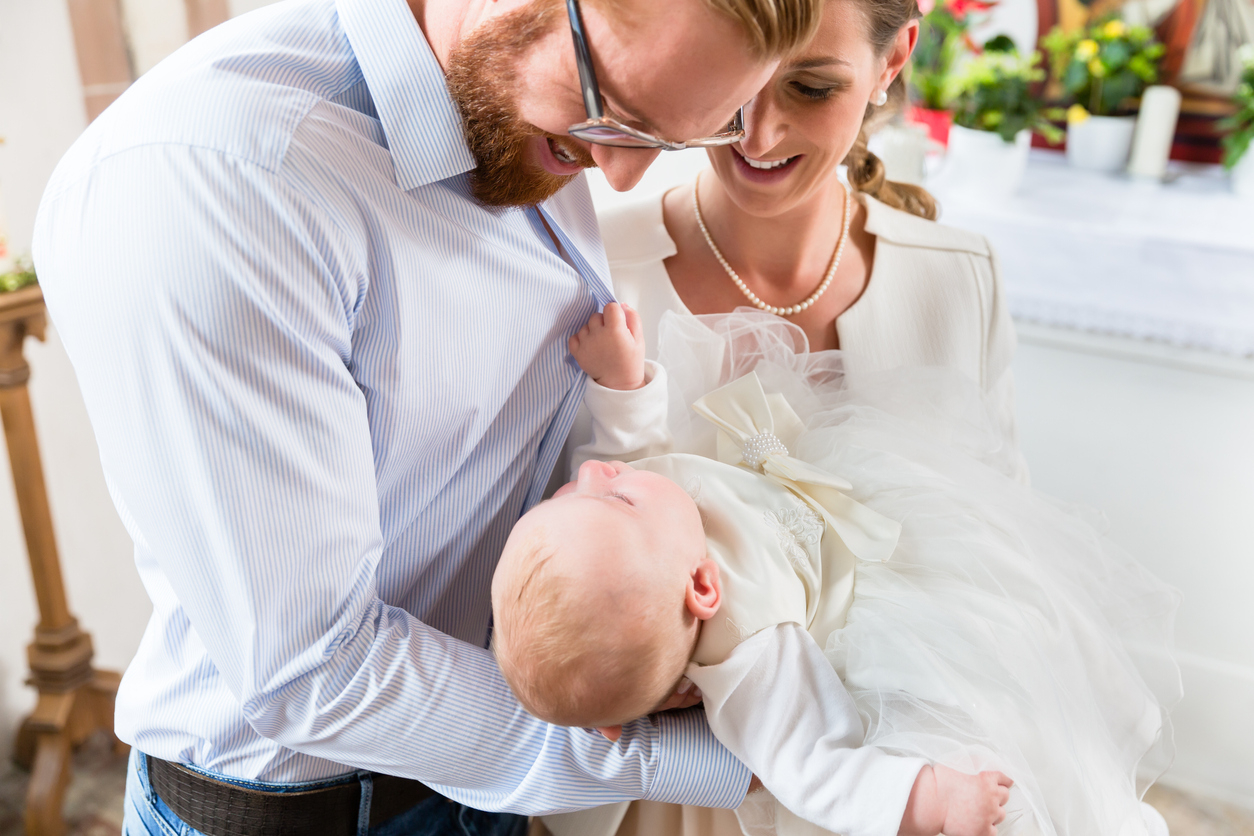 Lors du baptême de votre bébé, le parrain et la marraine offre souvent une médaille de baptême.