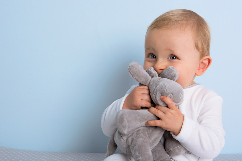 Comment choisir le doudou de bébé ?