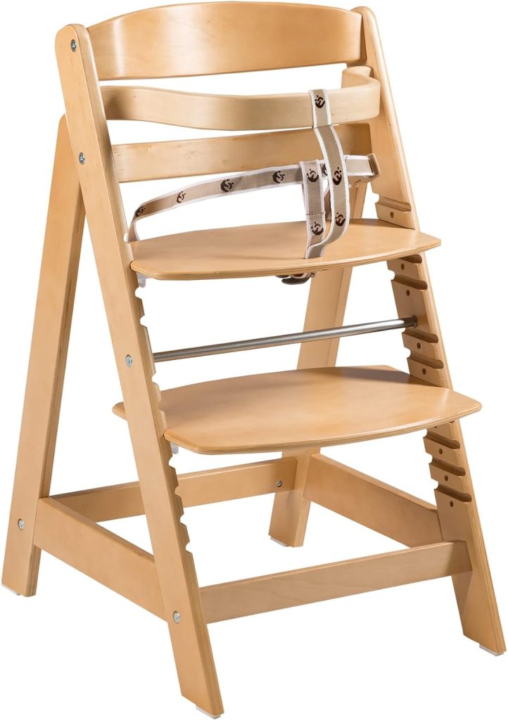 Cette chaise haute pour bébé Roba est conçue en bois.