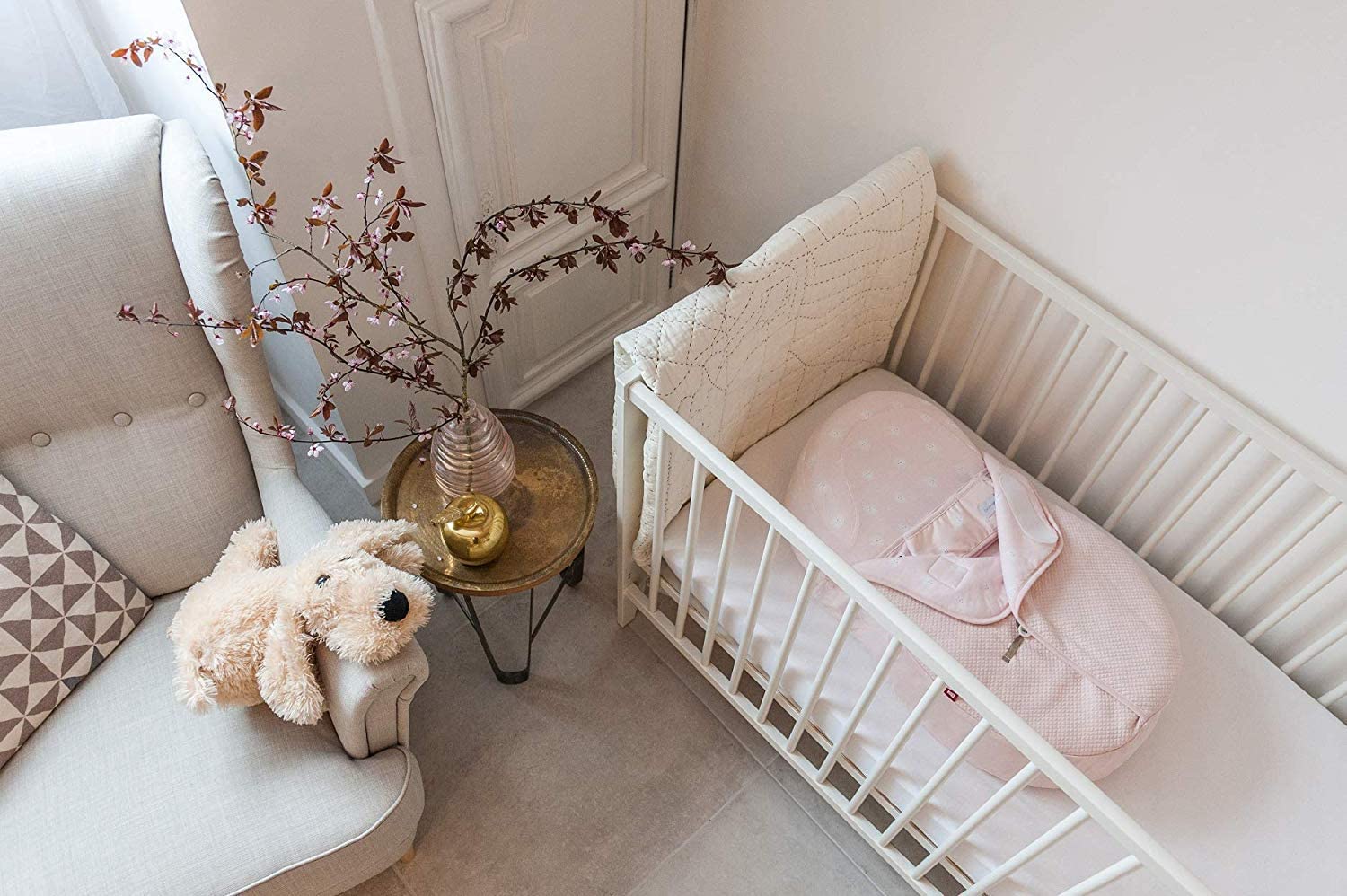 Le Cocoonababy est un nid confortable et apaisant pour votre bout de chou.