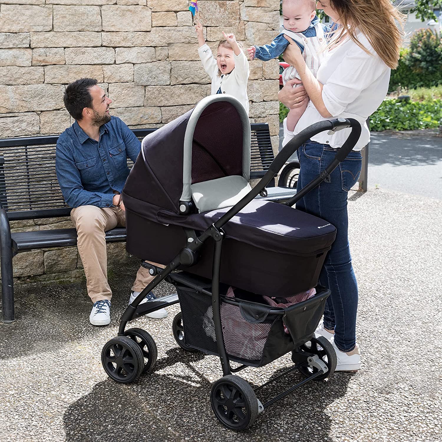 La poussette Bébé Confort Rodéo est un modèle trio.