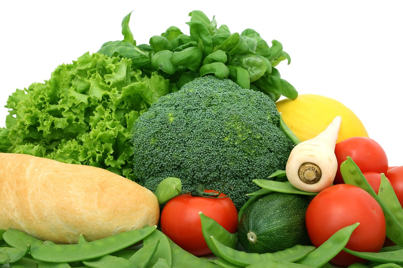 L'acide folique ou vitamine B9 se trouve dans les légumes verts, les fruits...