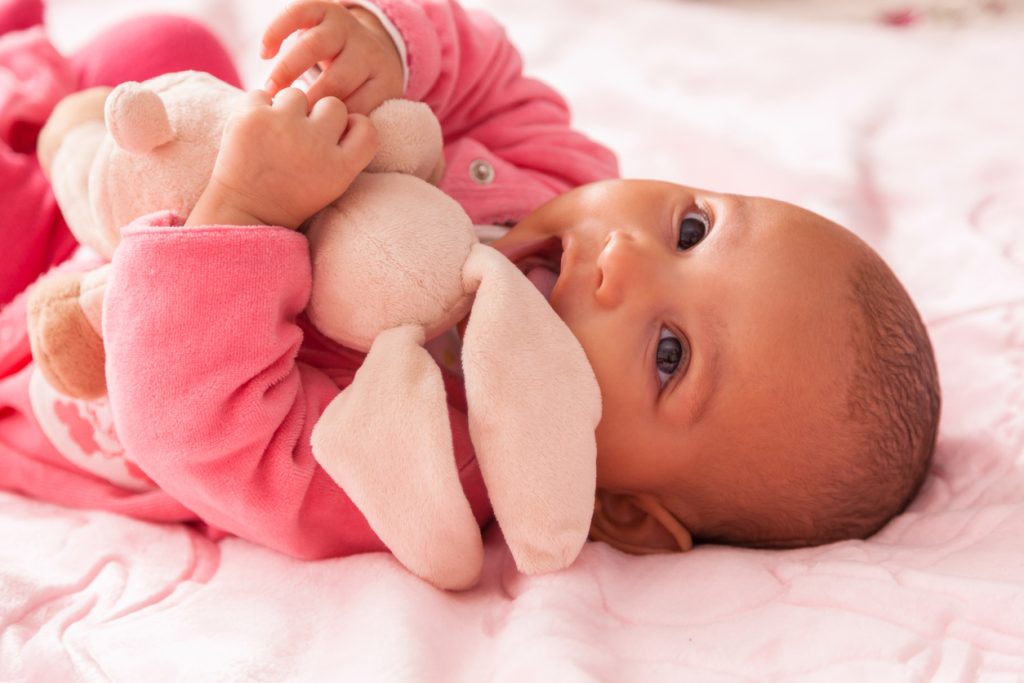 Le doudou de bébé est important pour son développement, ainsi il faut bien le choisir.