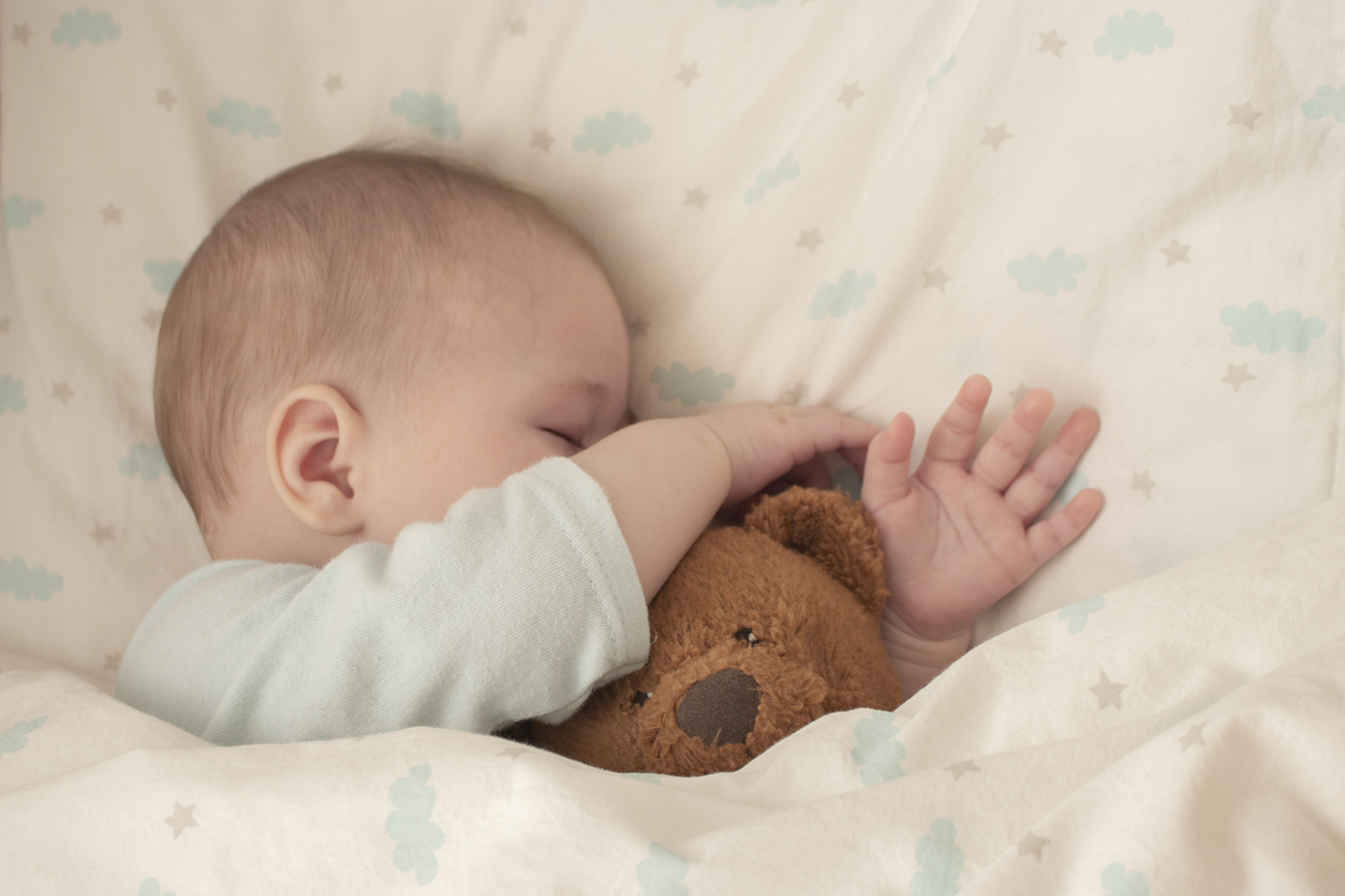 Comment choisir le doudou de bébé ?