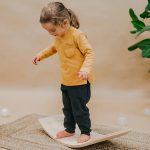 Le balance board Meowbaby est un jeu d'équilibre Montessori pour enfant ludique.