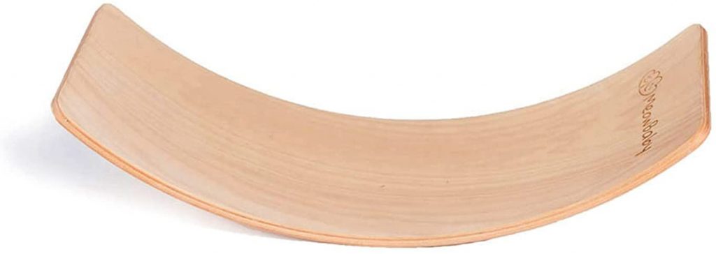 Le balance board Meowbaby est en bois de couleur naturel.