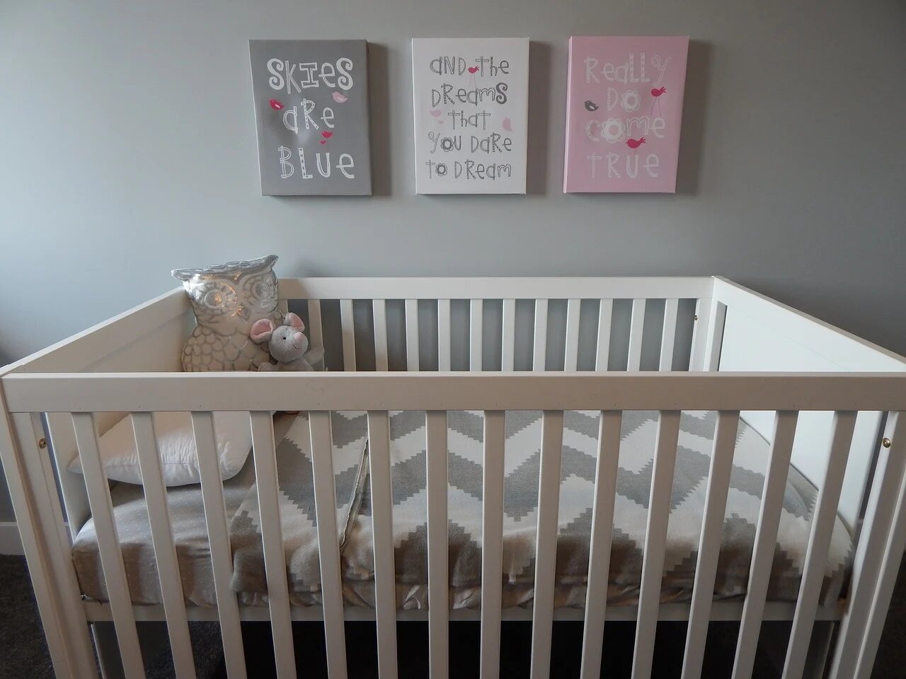 Aménager la chambre de bébé permet de réaliser un petit nid douillet pour votre petit amour.