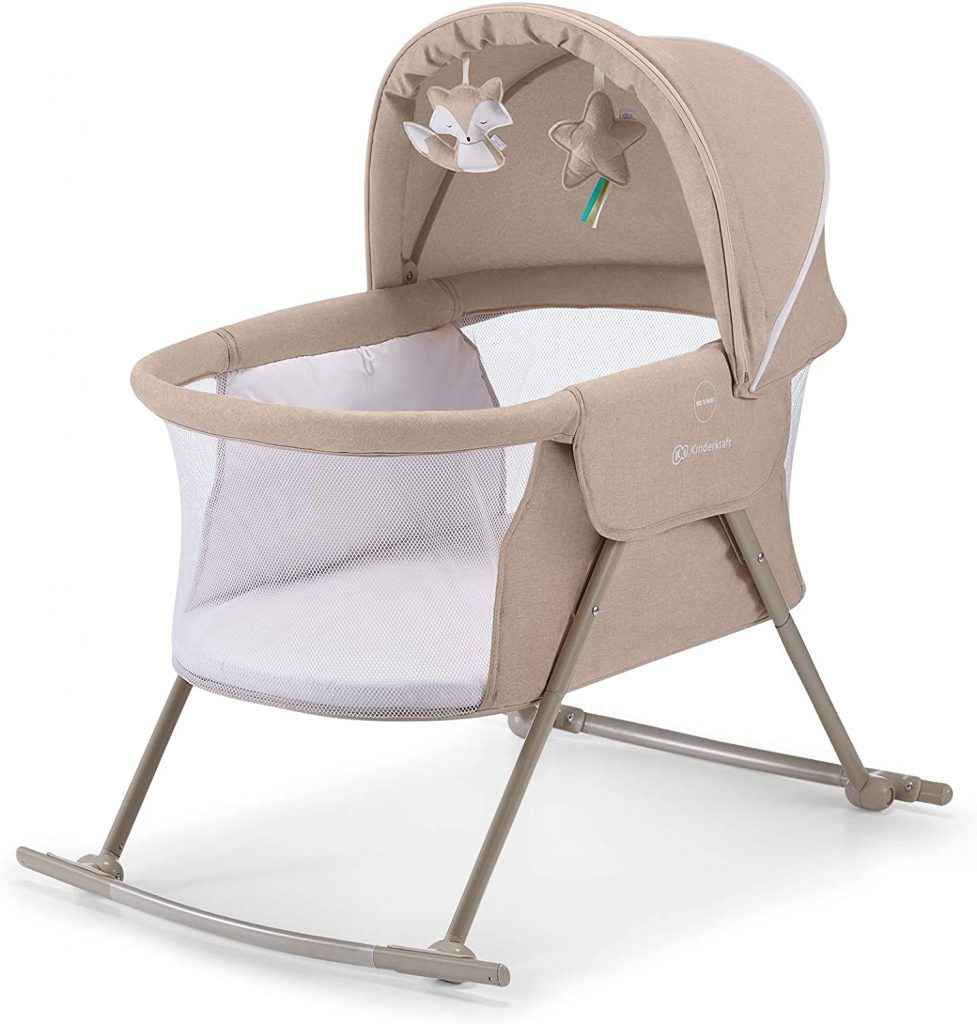 Ce berceau nomade Kinderkraft LOVI est de couleur beige.