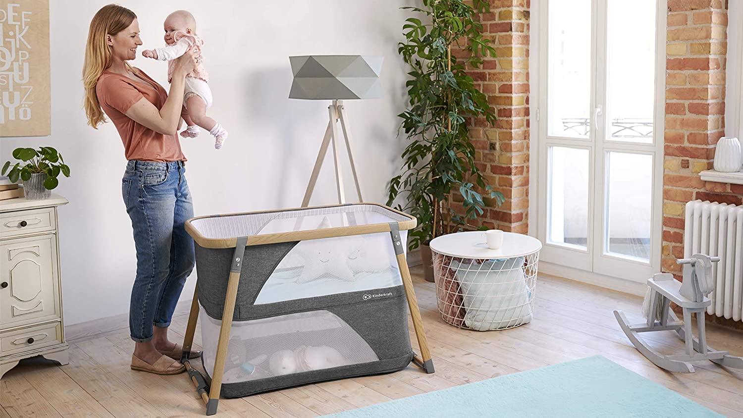 Le lit de voyage pour bébé Kinderkraft SOFI propose un mode bascule pour apaiser votre enfant.