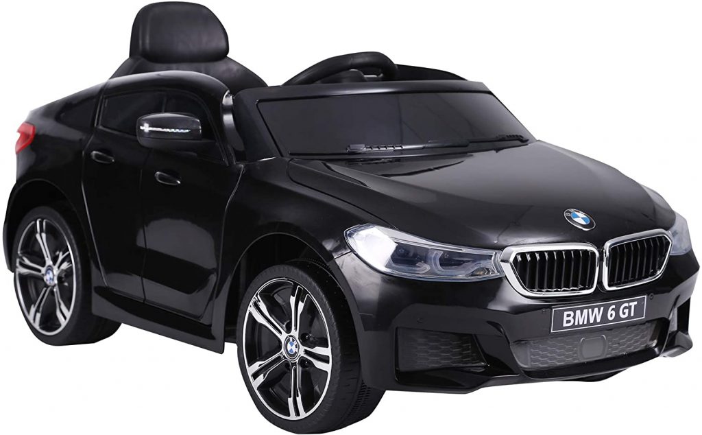 La voiture électrique pour enfant BMW 6 GT a une plaque d'immatriculation.
