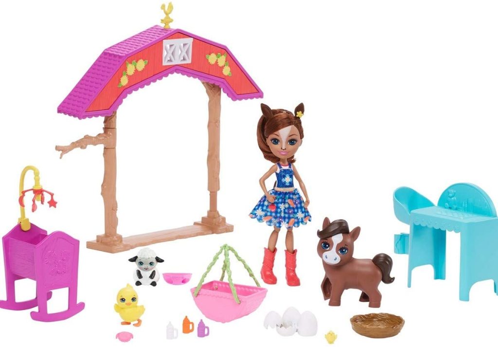 La nurserie de la ferme Enchantimals comporte une poupée, des animaux et des accessoires.