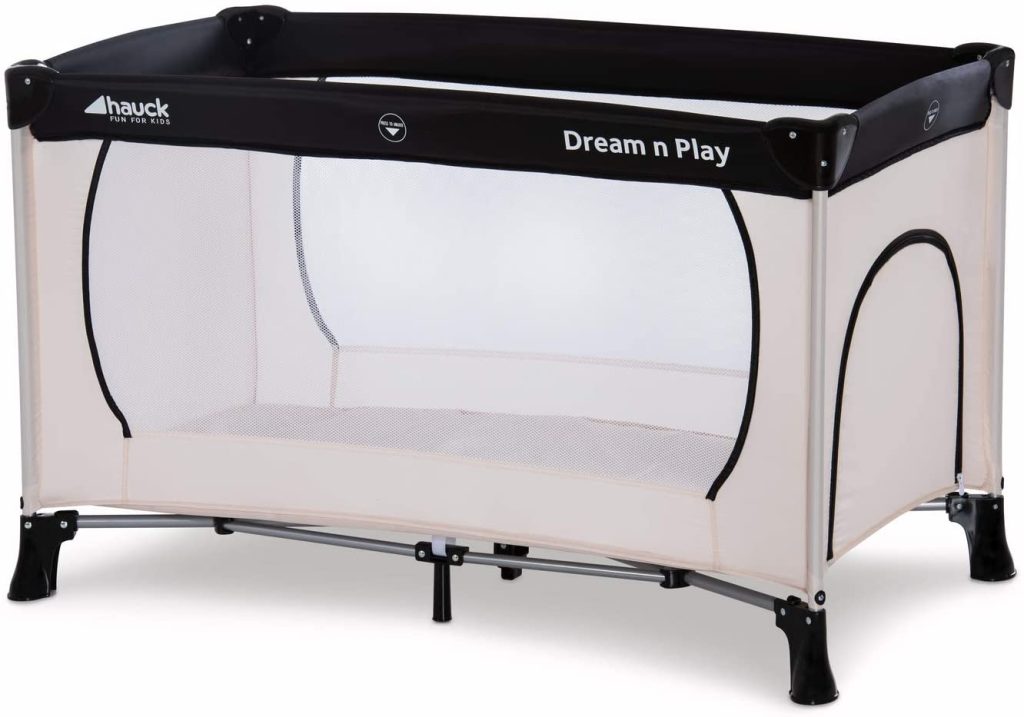 Le lit nomade pour bébé Hauck Dream N Play se plie aisément.