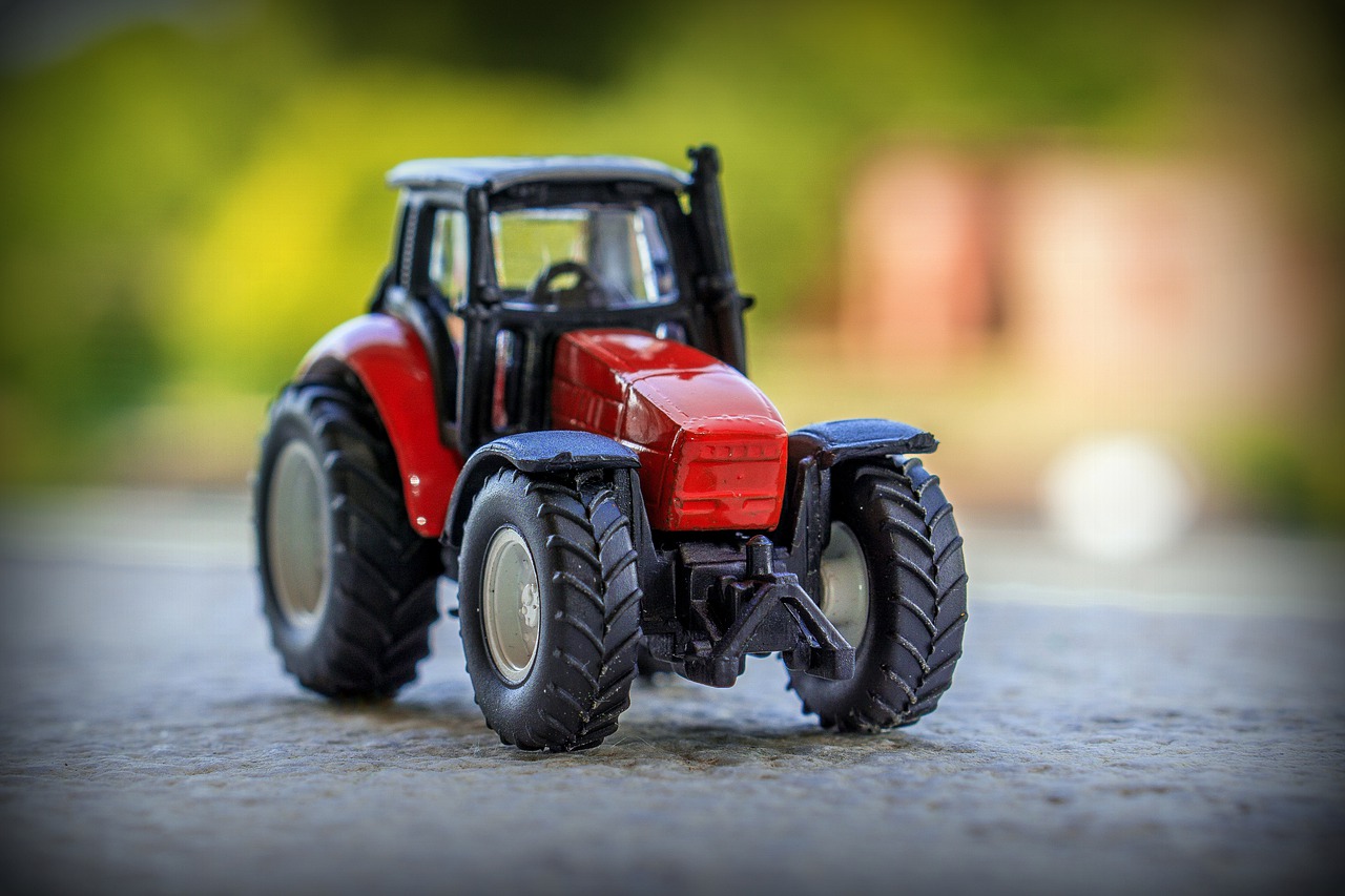 Cette miniature agricole est un tracteur.
