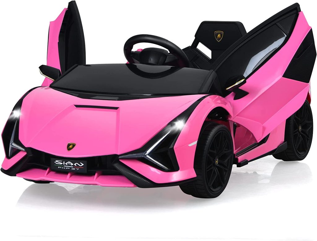 Cette voiture électrique enfant Lamborghini est rose.