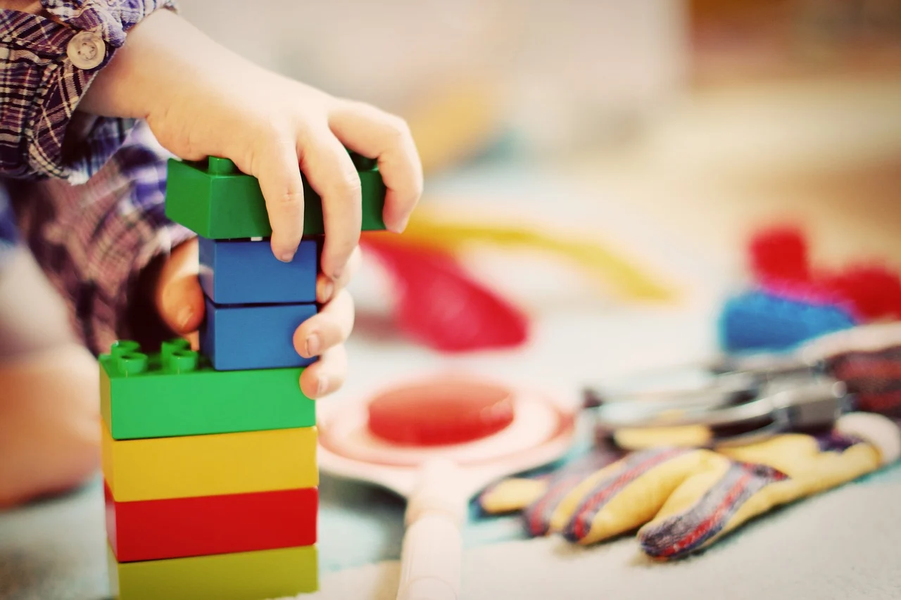 Les jouets à empiler sont parfaits pour stimuler la créativité de votre enfant.