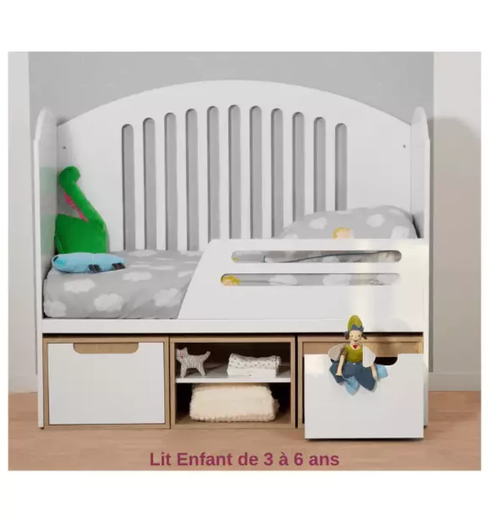 Le lit enfant Rêves de Libellule a une barrière de sécurité pour les enfants de 3 à 6 ans.