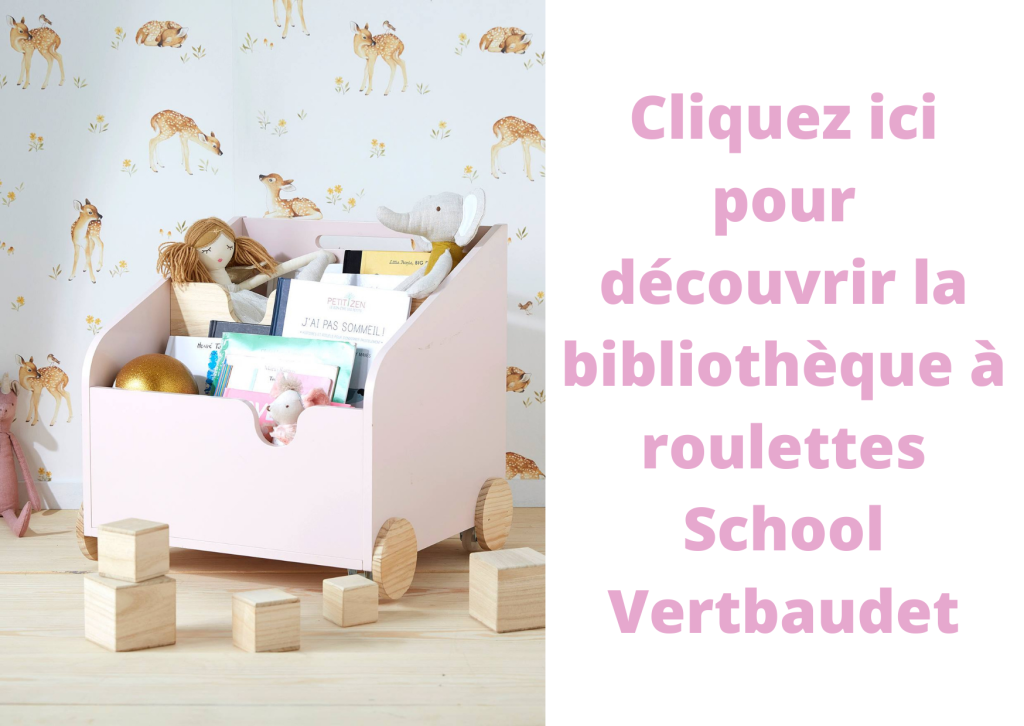 Cette bibliothèque à roulettes Vertbaudet de la collection School est rose.