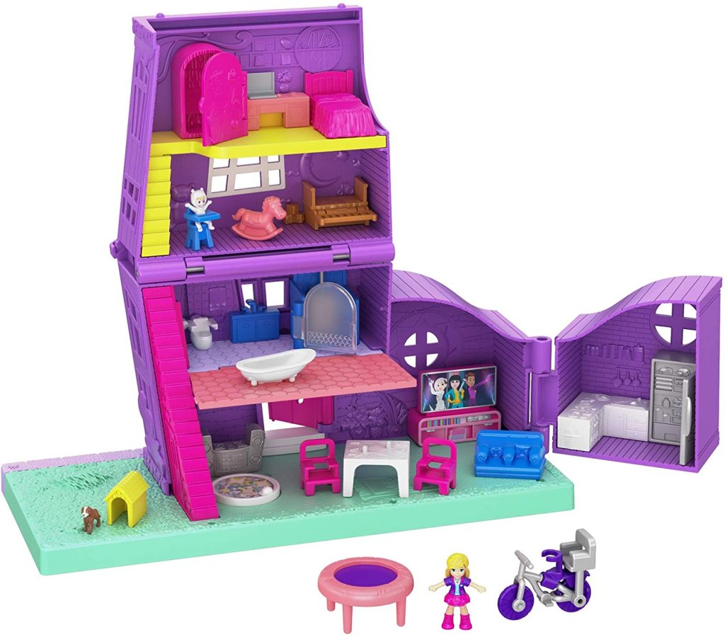 Cette maison Polly Pocket est fournie avec des accessoires pour la meubler.