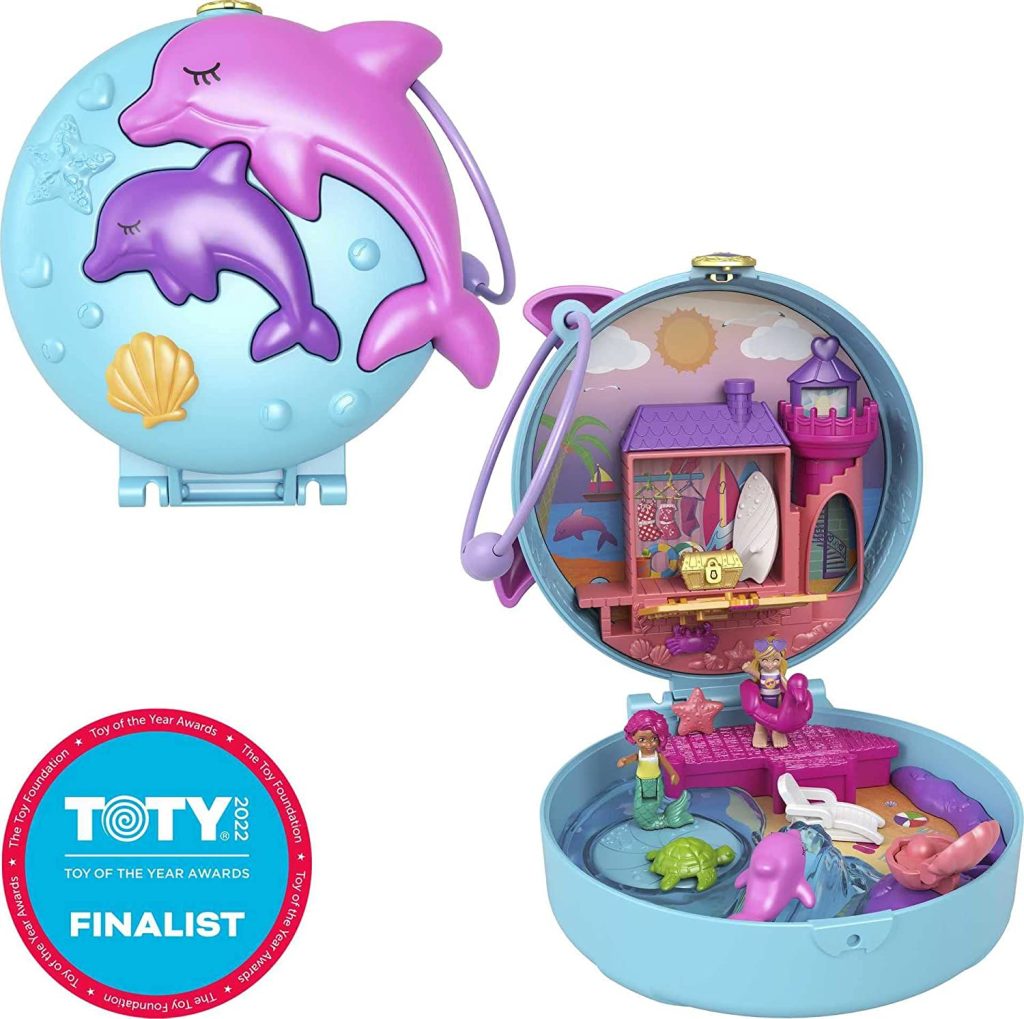 Le coffret polly pocket dauphin est de forme ronde.