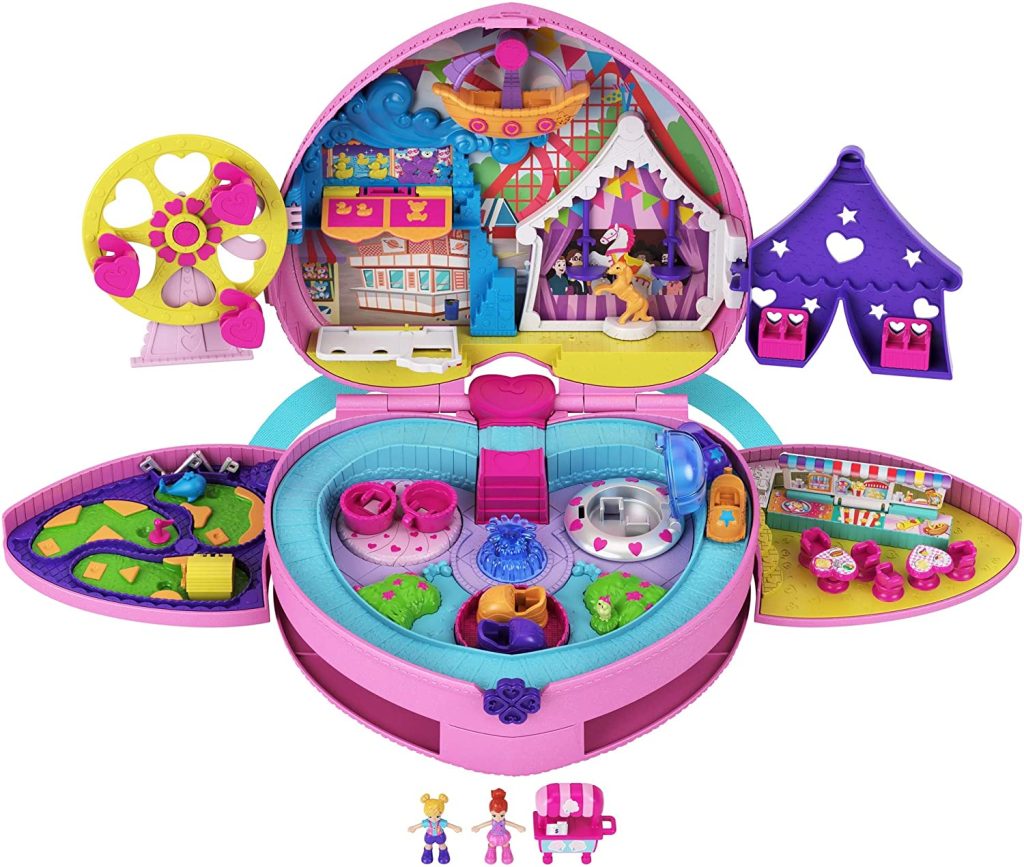 Ce coffret Polly Pocket se déploie pour dévoiler une belle fête foraine.