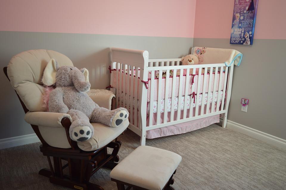 Ranger la chambre de bébé permet d'avoir une chambre agréable.