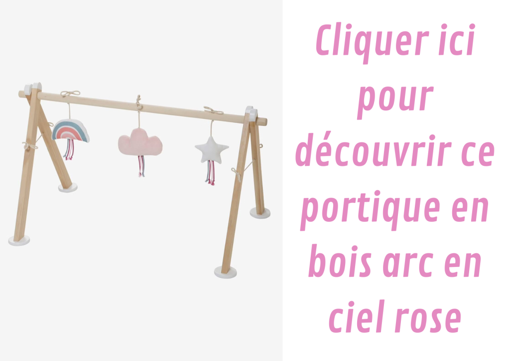 Ce portique pour bébé en bois a un arc en ciel suspendu.