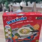 Le Dessineo de la marque Nathan est un jouet qui permet d'apprendre le dessin aux enfants de 3 ans et plus.