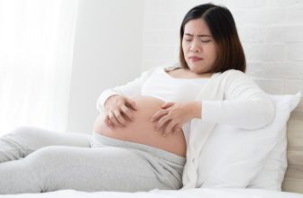 Comment traiter le psoriasis chez la femme enceinte ?