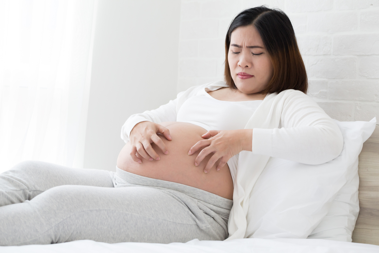 Comment traiter le psoriasis chez la femme enceinte ?