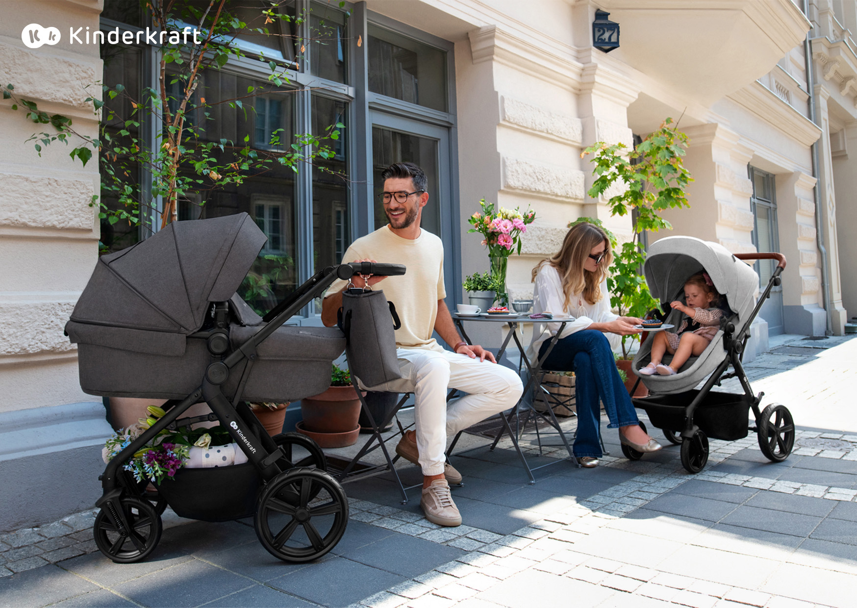 La poussette Kinderkraft A-TOUR est un modèle 3 en 1.