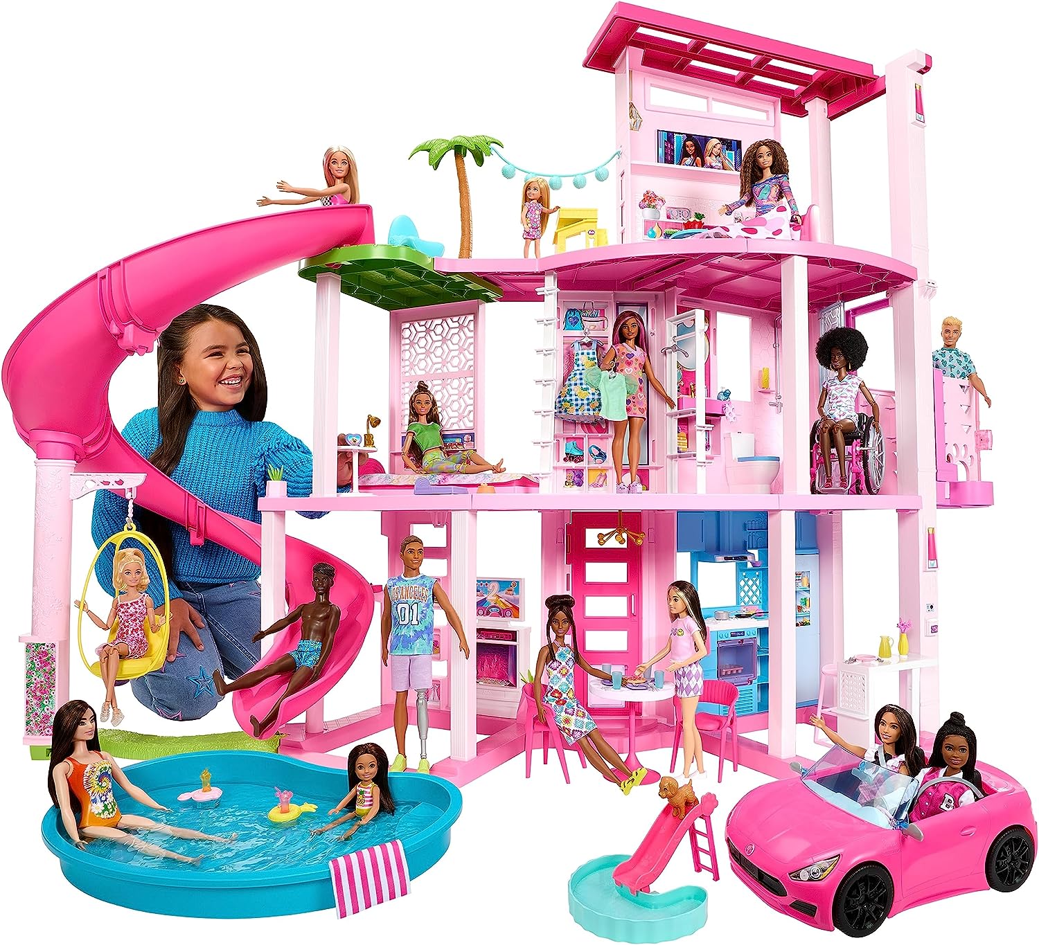 Cette maison de Barbie Dreamhouse possède un toboggan rose.