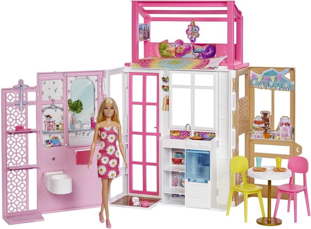 Cette maison de Barbie inclut une poupée.