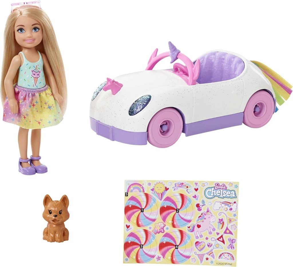 Ce véhicule Barbie parvient avec une mini poupée Chelsea.