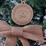 Cette boule Mon Premier Noël de Ludilabel est gravée avec le prénom de "Jade".