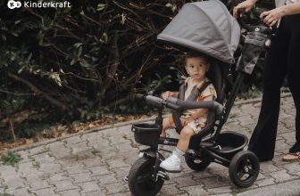 Ce tricycle évolutif Kinderkraft a un benne à l'arrière.