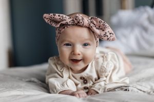 Tout savoir sur les vêtements bébé fille