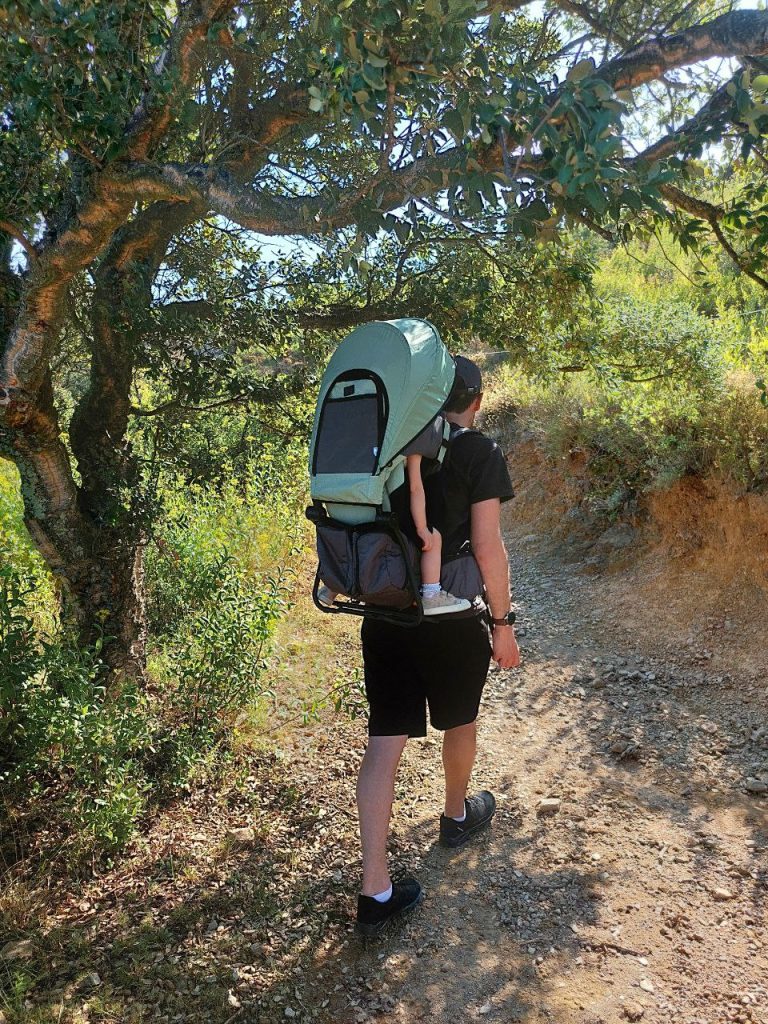 Le porte-bébé Babymoov est confortable autant pour le porteur que pour bébé.