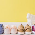 La chaussure de bébé doit être choisie à la bonne taille.