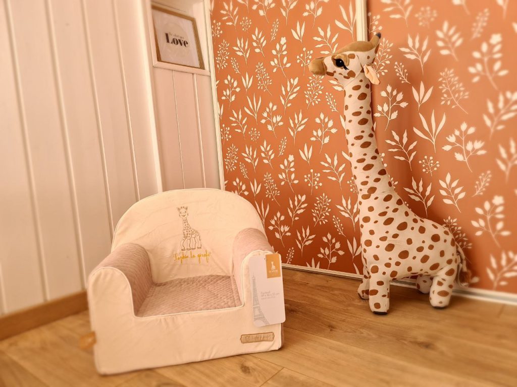 Le fauteuil pour bébé Sophie la girafe dispose d'une assise confortable.