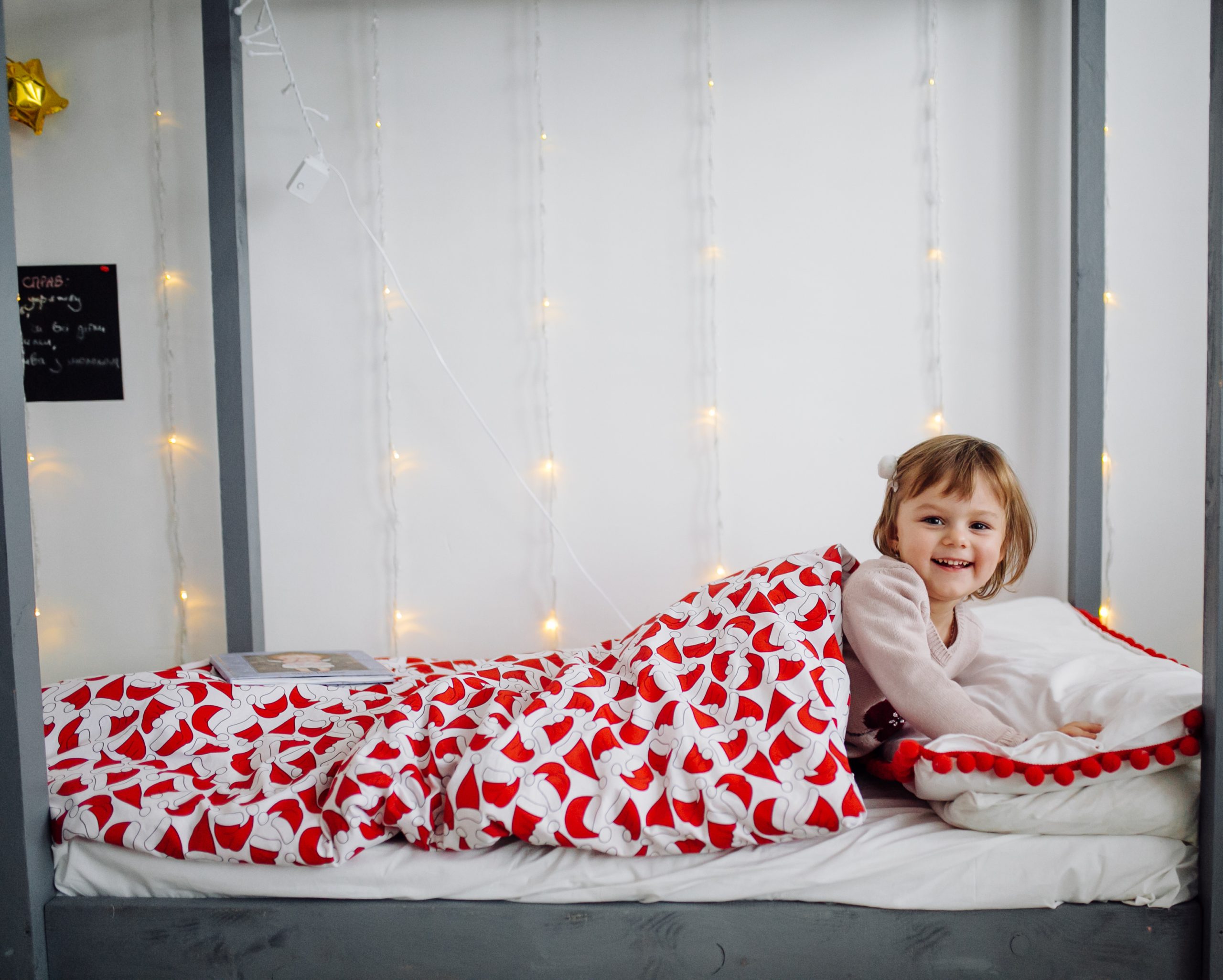 Le lit Montessori pour enfant est à même le sol.