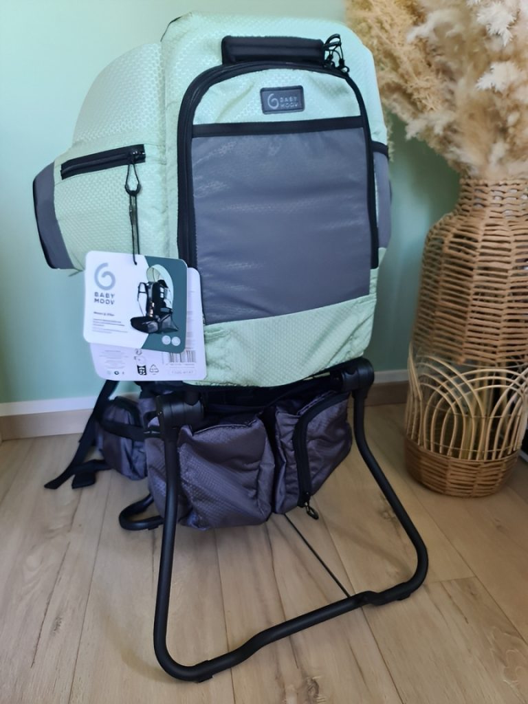 Ce porte-bébé randonnée est le MOOV & HIKE de Babymoov.