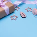 Trouver un cadeau de naissance utile et qui plaise aux parent n'est pas facile.