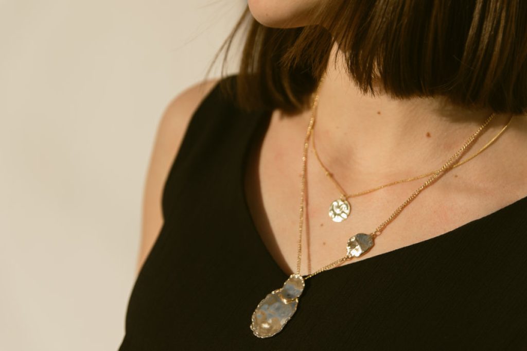 Le bijou vermeil femme assure généralement une excellente tolérance cutanée.