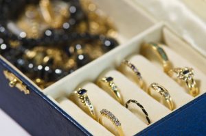 Pourquoi le bijou en vermeil séduit les mamans ?