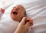 Bébé ne dort pas la nuit : comment l’aider ?