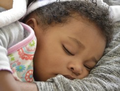 Gigoteuse pour bébé : avantages & critères de choix