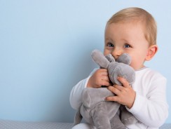 Comment choisir le doudou de bébé ?
