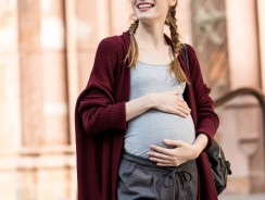 Une future maman épanouie et un look au top !